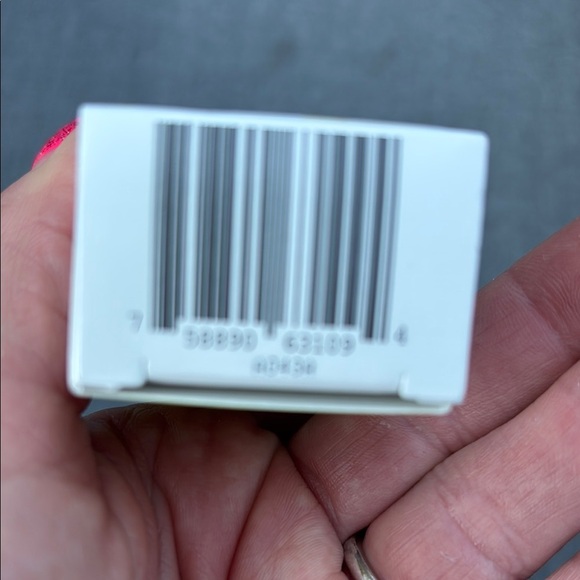 New in box! 
Grenache Retinol Eye Cream with Peptides + Hyaluronic Acid - Picture 6 of 6